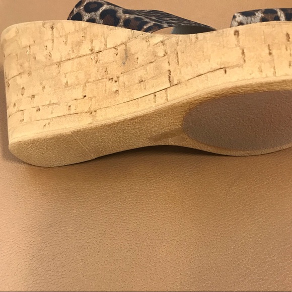 Italian Shoemakers Madera Leopard Platform Sandals - Picture 4 of 4